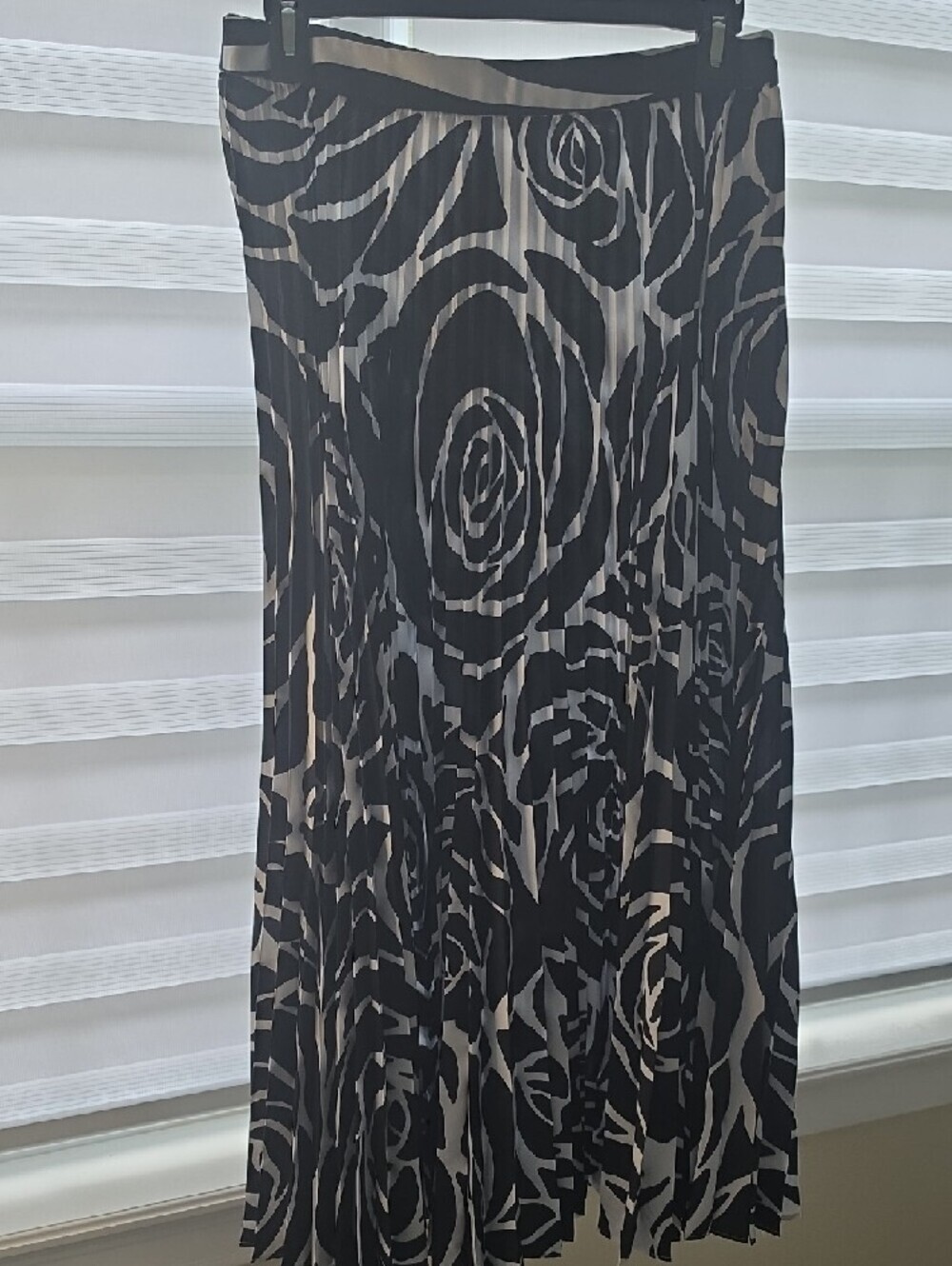 MILLY Otha Printed Pleated Midi Skirt Size 4 $325 - Picture 4 of 6
